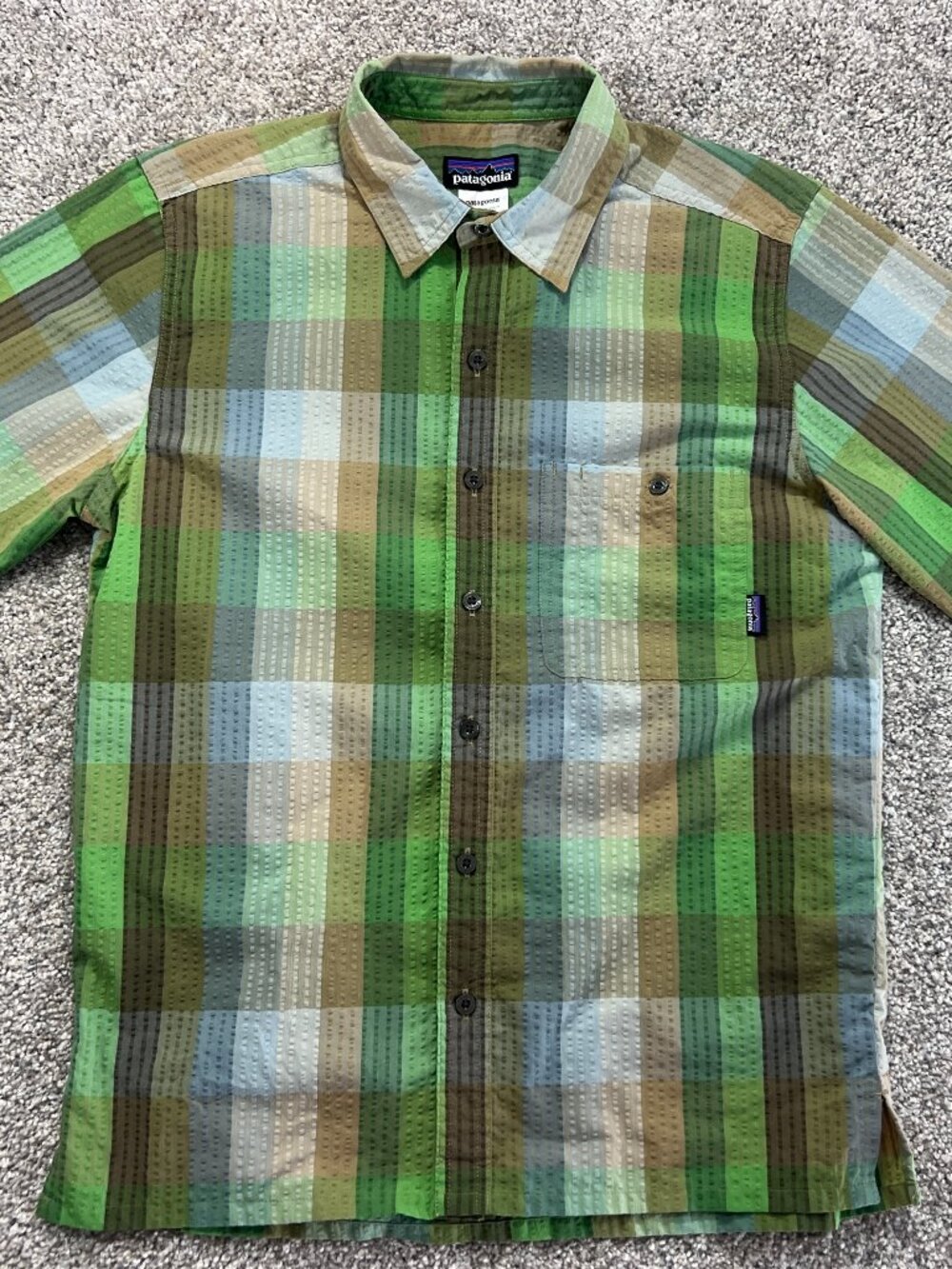 Patagonia Men’s Small Short Sleeve Textured Button-Up Shirt Organic Cotton Blend
